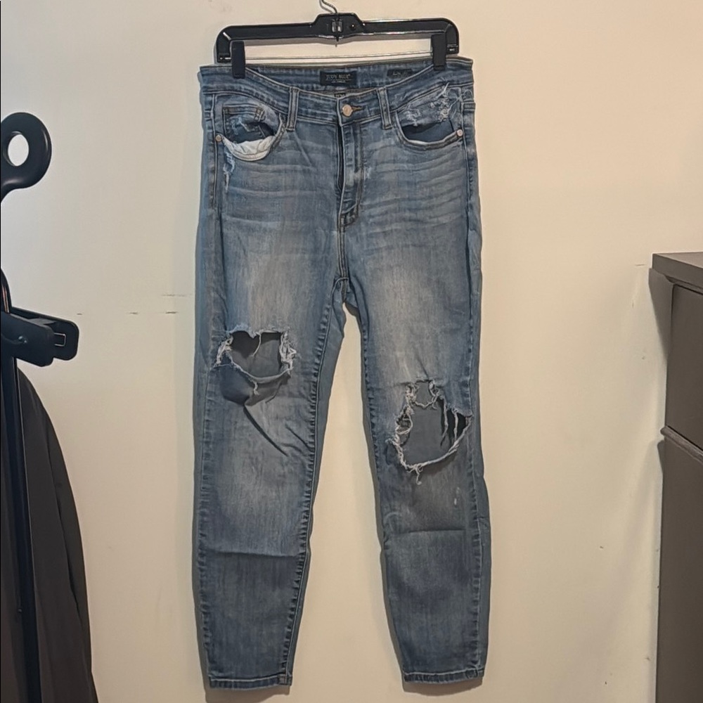 Judy Blue Light Wash Slim fit Distressed Ankle Jeans 11/30